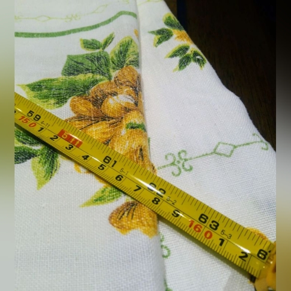 Rectangular mid-century Collectable Tablecloth. Hand made, yellow flowers - Picture 8 of 11